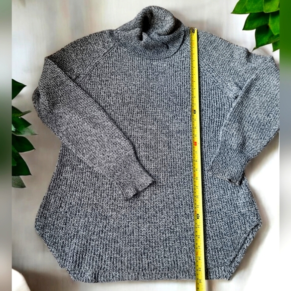 Gilbert Cozy Long Black & White Turtleneck Sweater - Picture 5 of 8